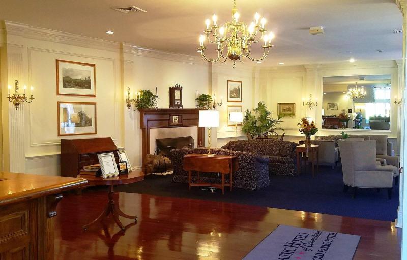 فندق Avon Old Farms