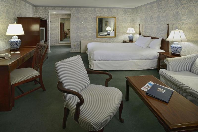 فندق Avon Old Farms