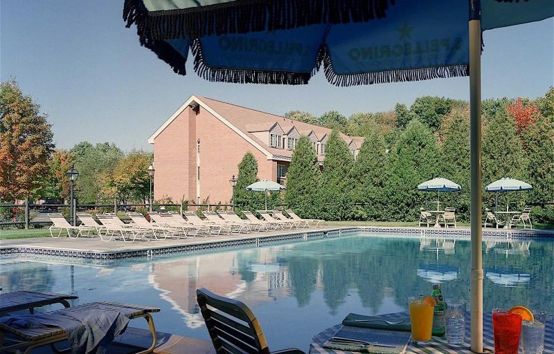 فندق Avon Old Farms