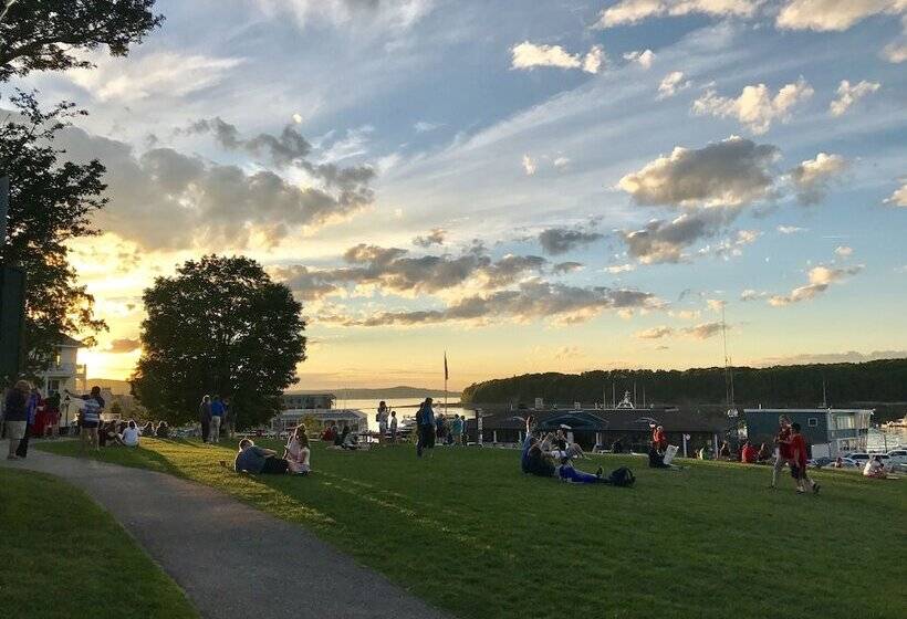 Отель Bar Harbor Inn