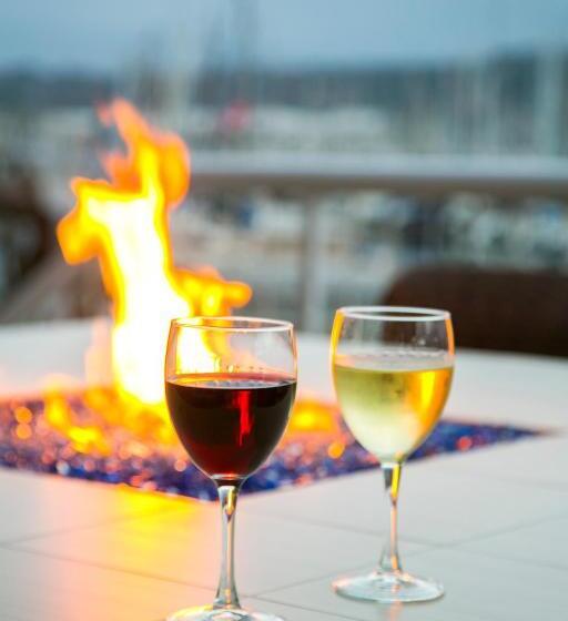 Bay Club Hotel And Marina