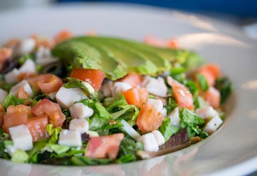 Bay Club Hotel And Marina