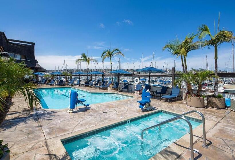 Bay Club Hotel And Marina