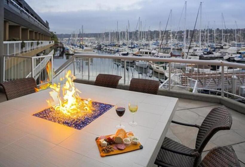 Bay Club Hotel And Marina