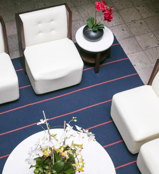 Bay Club Hotel And Marina