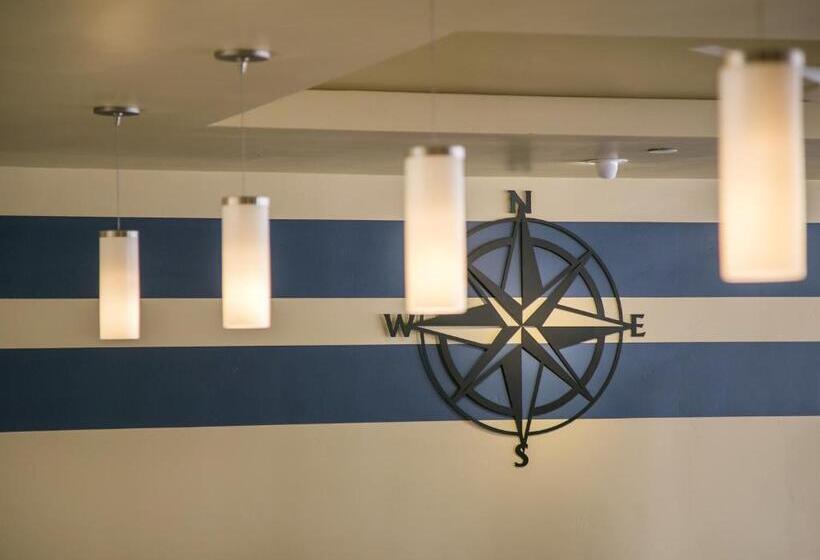 Bay Club Hotel And Marina