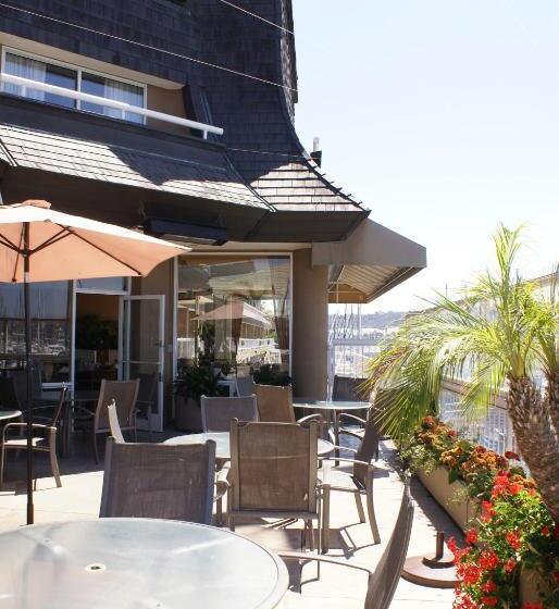 Bay Club Hotel And Marina