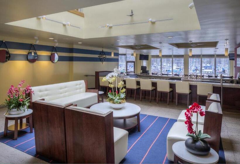 Bay Club Hotel And Marina