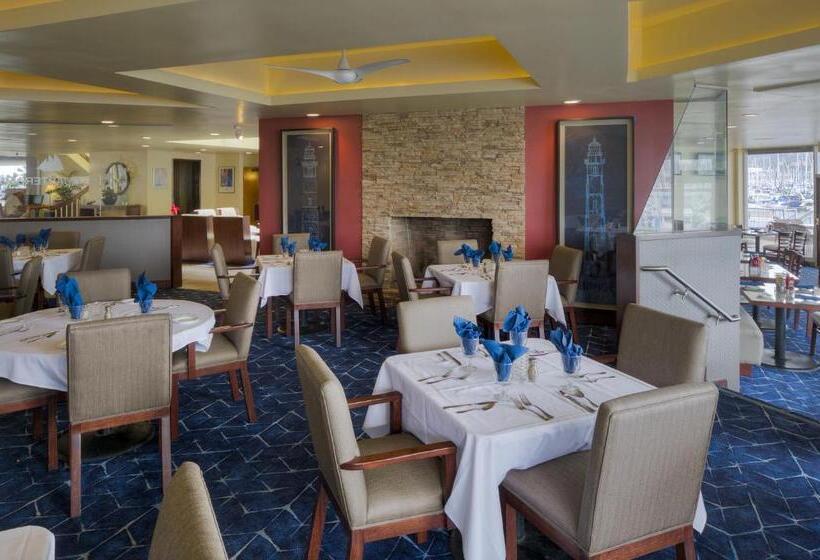 Bay Club Hotel And Marina