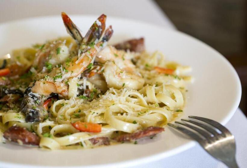 Bay Club Hotel And Marina