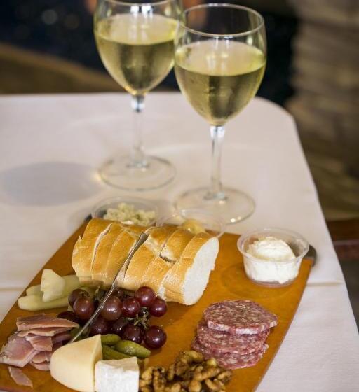 Bay Club Hotel And Marina