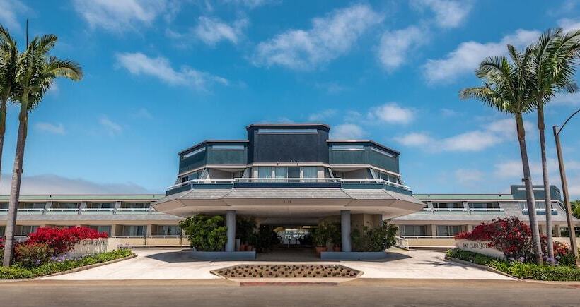 Bay Club Hotel And Marina