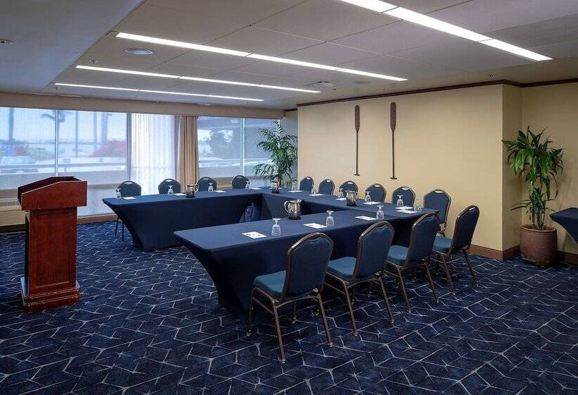 Bay Club Hotel And Marina