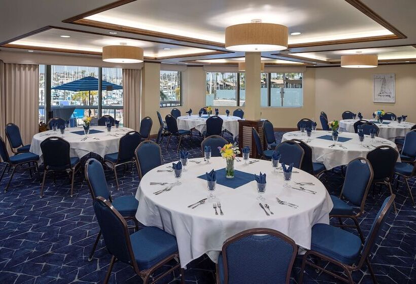 Bay Club Hotel And Marina