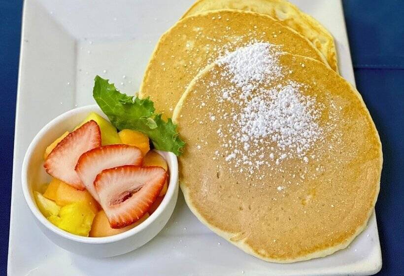 Bay Club Hotel And Marina