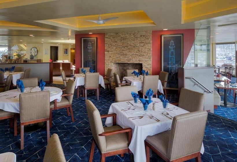 Bay Club Hotel And Marina