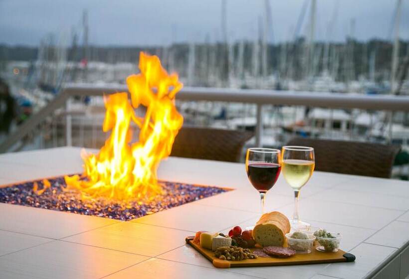 Bay Club Hotel And Marina