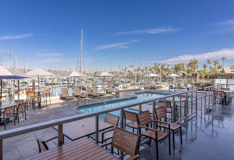 Bay Club Hotel And Marina