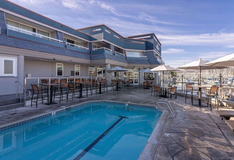 Bay Club Hotel And Marina