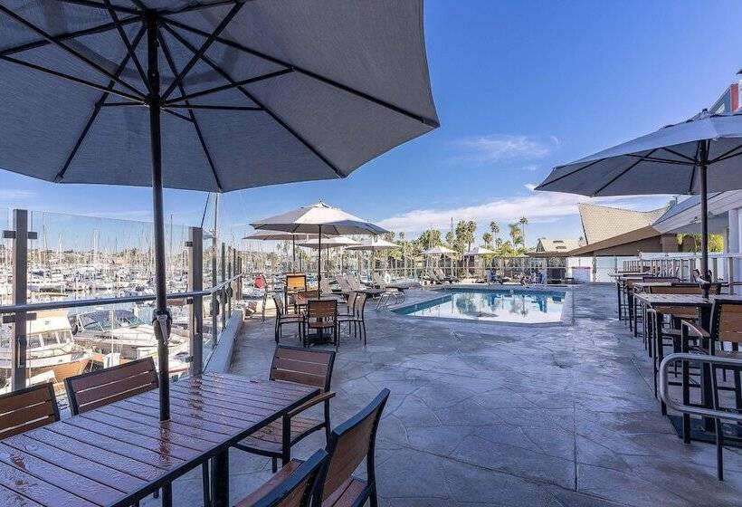 Bay Club Hotel And Marina