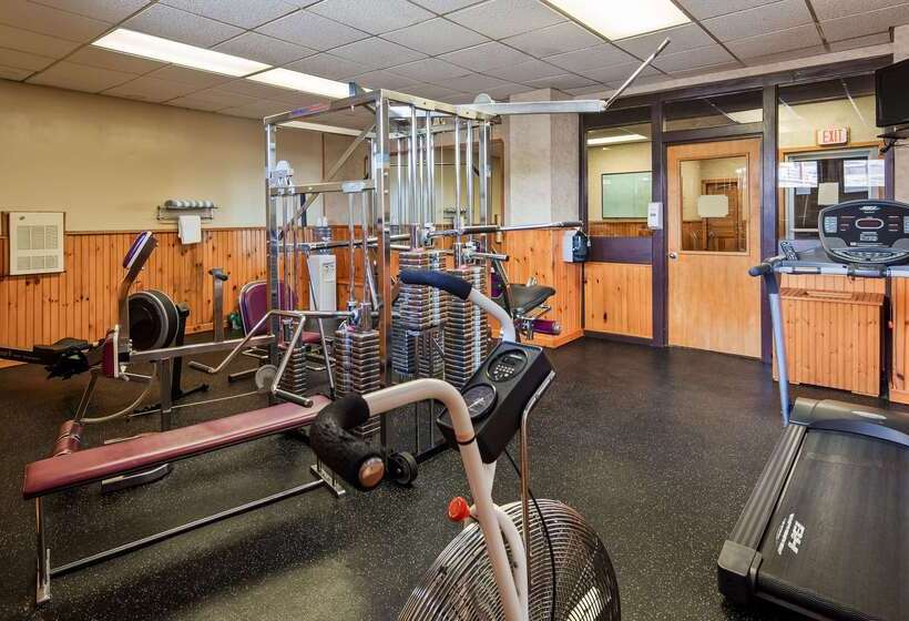 فندق Best Western Adirondack Inn