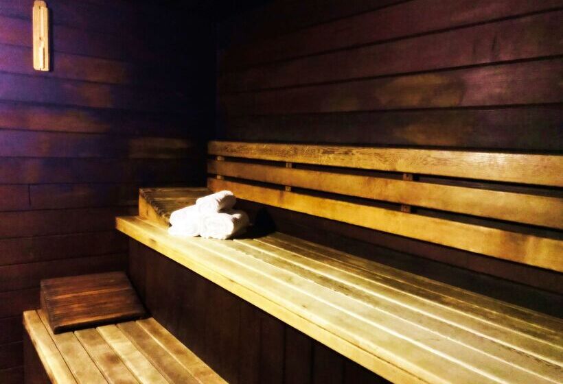 فندق Best Western Adirondack Inn