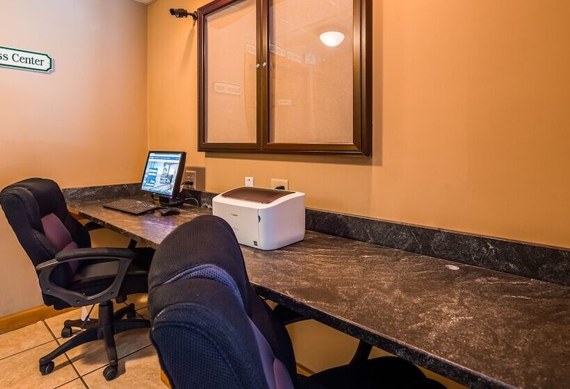 فندق Best Western Adirondack Inn