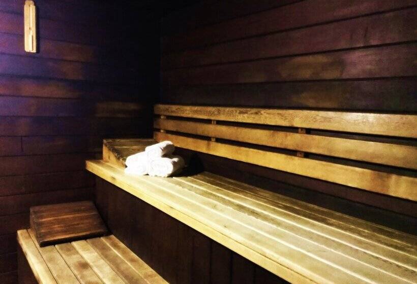 فندق Best Western Adirondack Inn