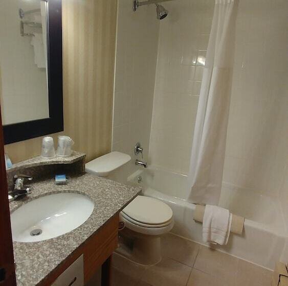 فندق Best Western Adirondack Inn