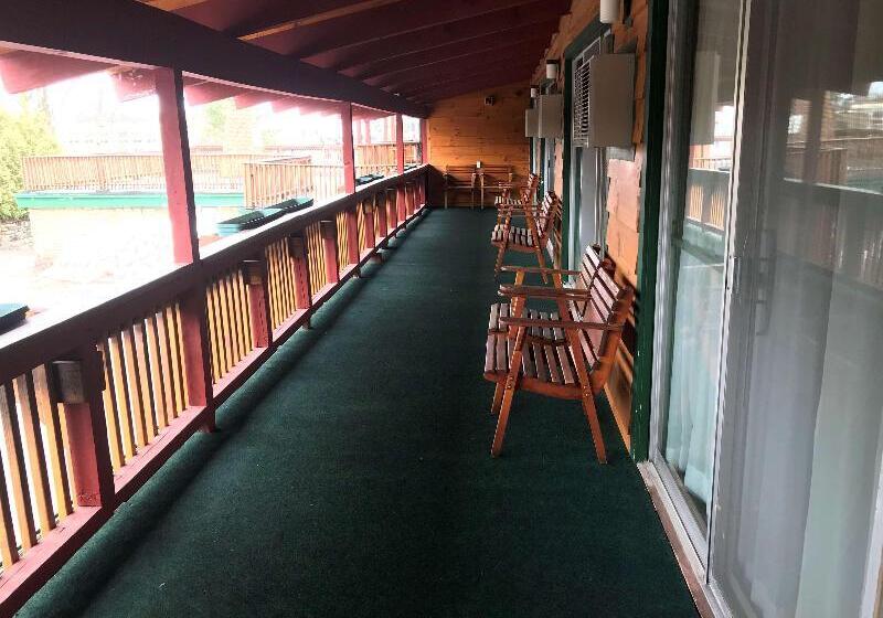فندق Best Western Adirondack Inn