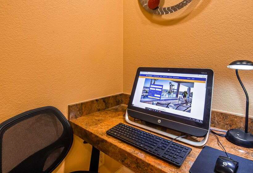 فندق Best Western Plus Airport Plaza