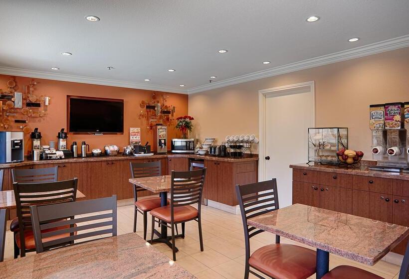 فندق Best Western Plus Airport Plaza