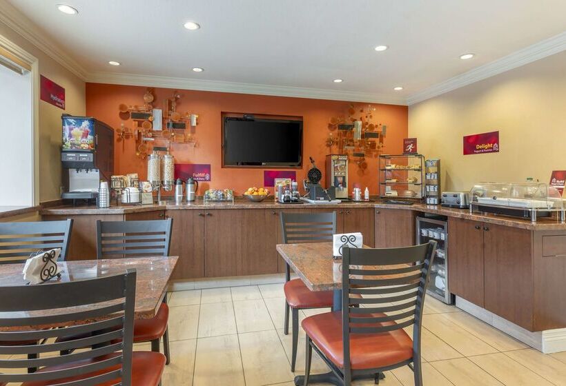 فندق Best Western Plus Airport Plaza