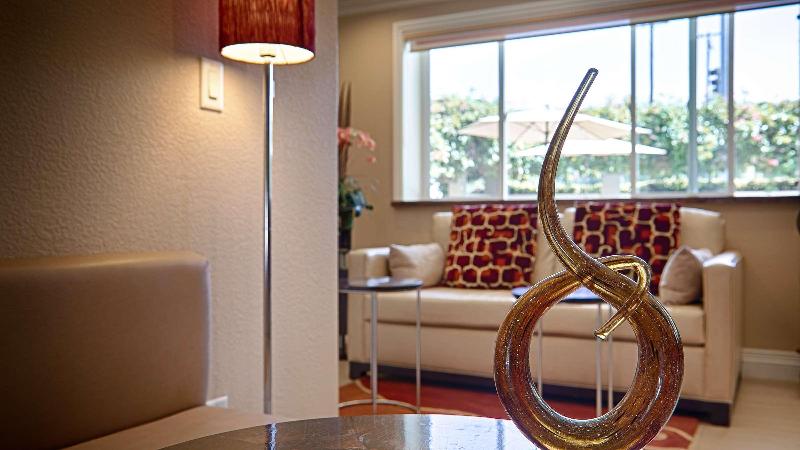 فندق Best Western Plus Airport Plaza