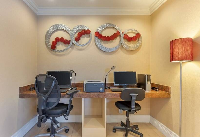 فندق Best Western Plus Airport Plaza