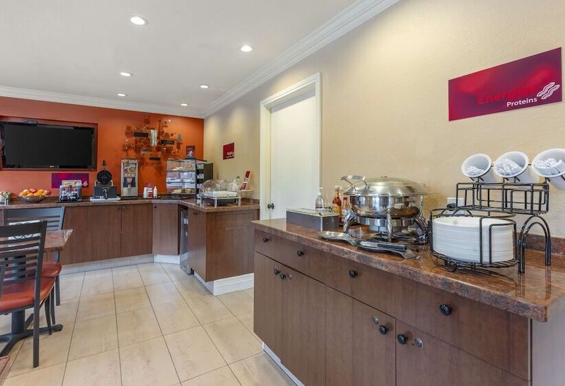 فندق Best Western Plus Airport Plaza