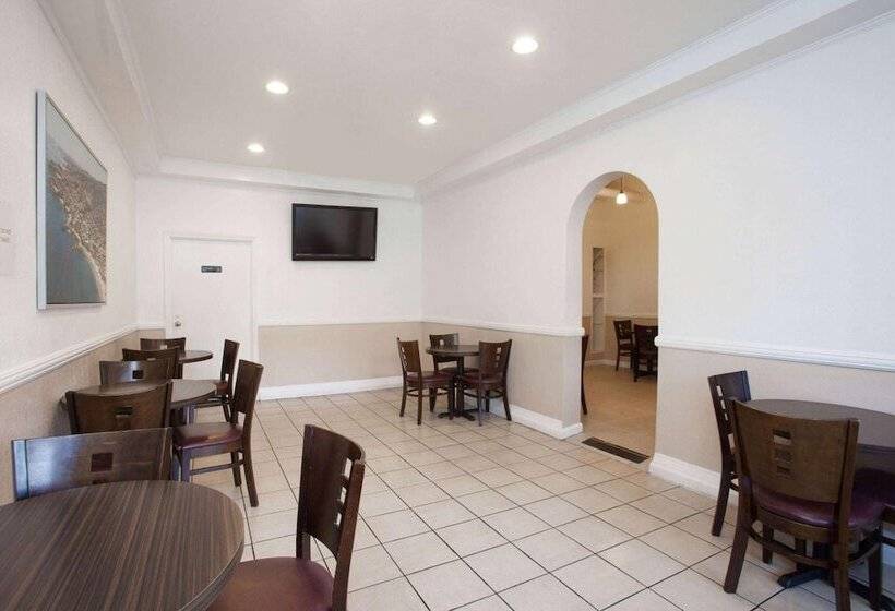 ホテル Capri Suites Anaheim