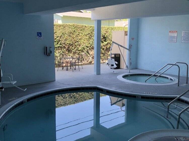 ホテル Capri Suites Anaheim