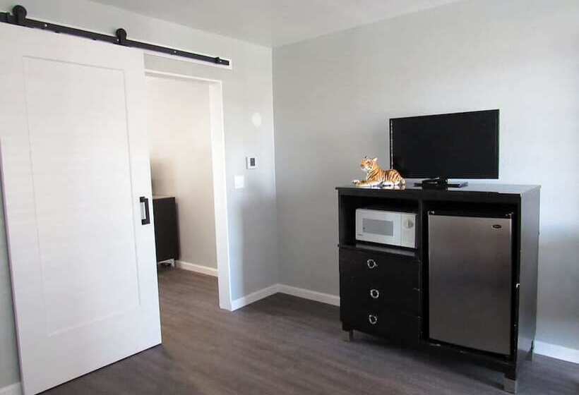 ホテル Capri Suites Anaheim