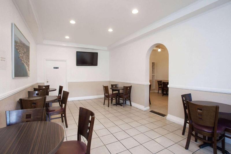 ホテル Capri Suites Anaheim