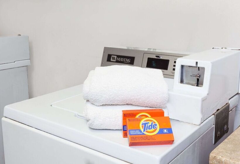 酒店 Days Inn By Wyndham Anaheim West