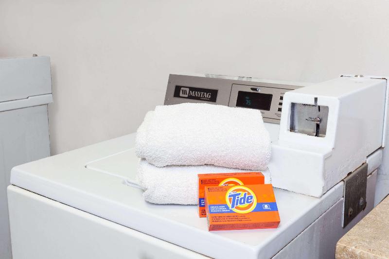 酒店 Days Inn By Wyndham Anaheim West