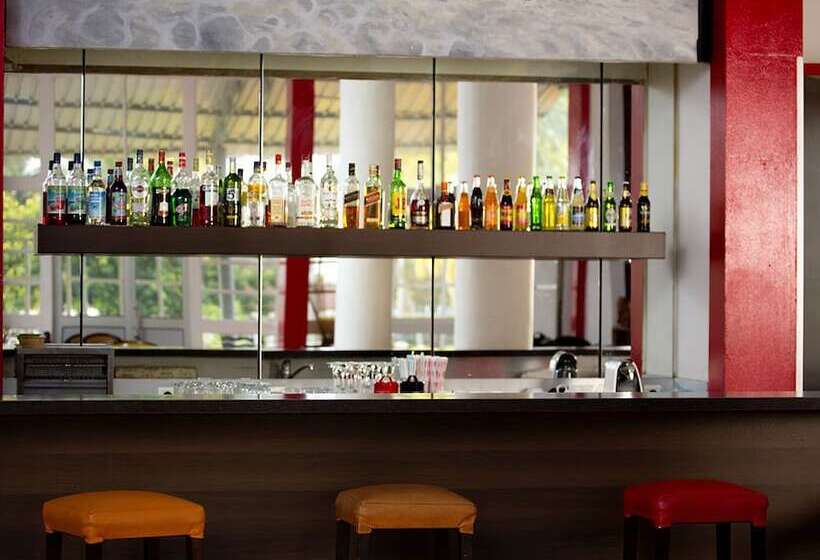 Отель Ecole Lebenin