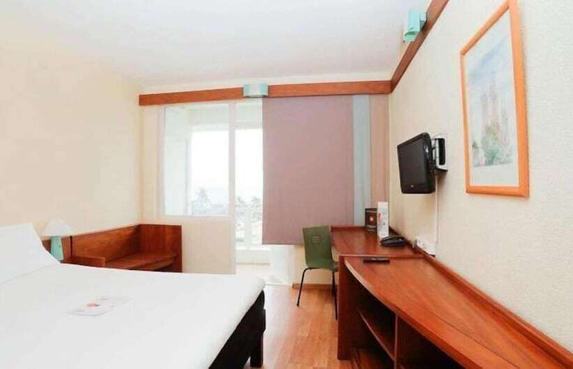 Отель Ecole Lebenin