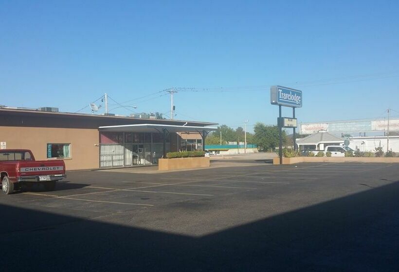 Отель Econo Lodge Inn and Suites Hot Springs