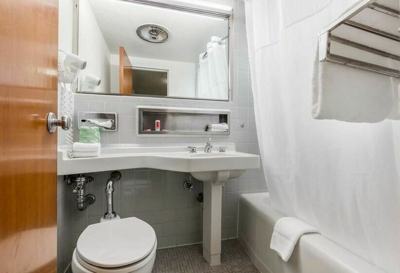 Отель Econo Lodge Inn and Suites Hot Springs