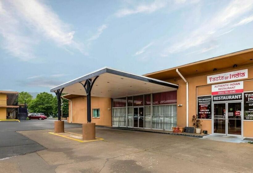 Отель Econo Lodge Inn and Suites Hot Springs