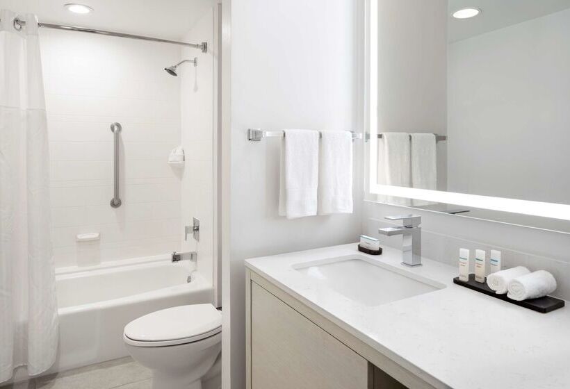 בית מלון כפרי Embassy Suites By Hilton Tampa Airport Westshore