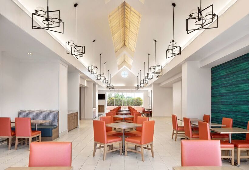 בית מלון כפרי Embassy Suites By Hilton Tampa Airport Westshore