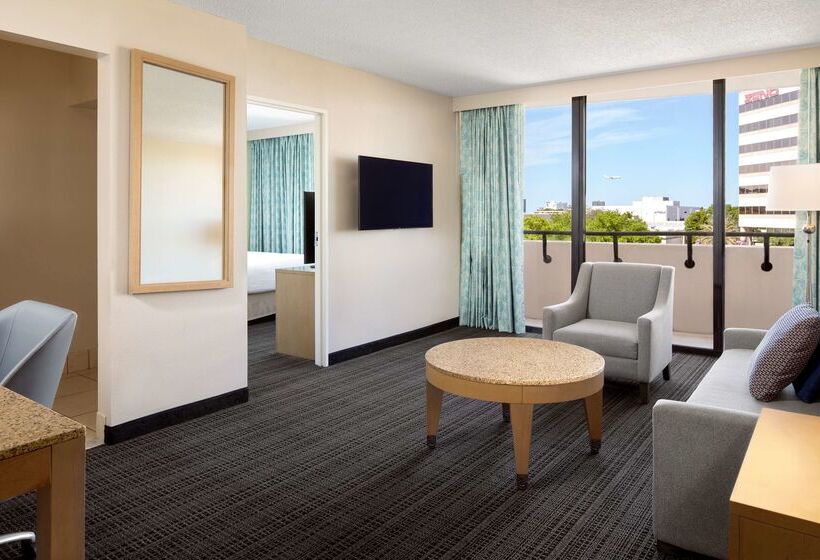 בית מלון כפרי Embassy Suites By Hilton Tampa Airport Westshore